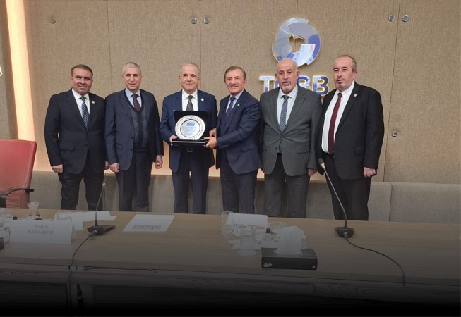 PLASFED Başkanı Karadeniz’den Arif İzzet İlter’e Teşekkür Plaketi